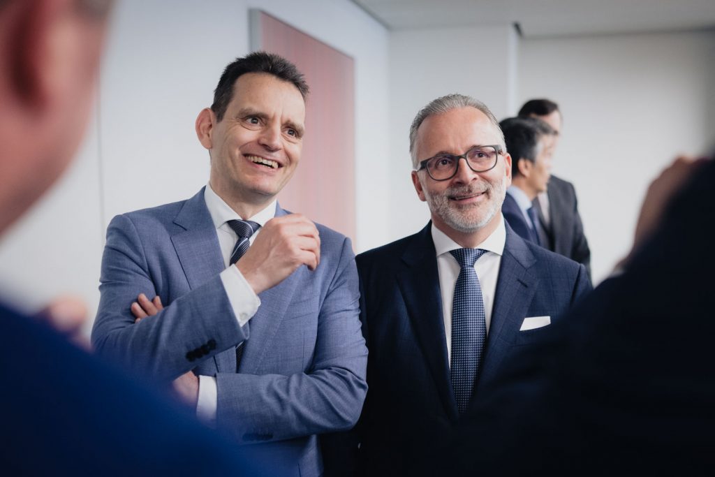 Leonhard Birnbaum, CEO von eon, und Carsten Knobel, CEO Henkel, unterhalten sich
